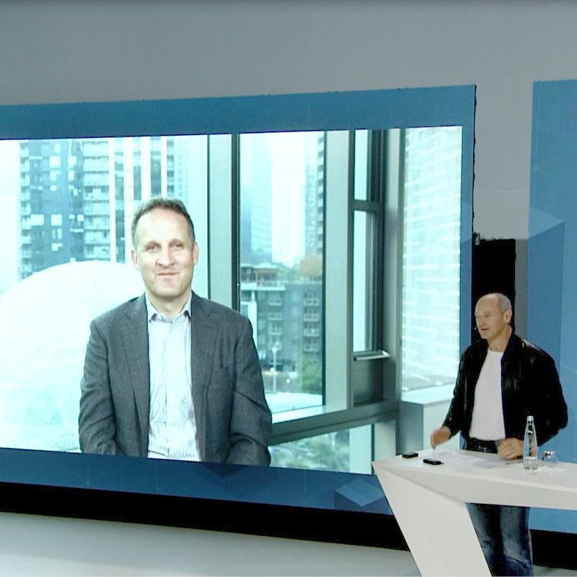 BuschRo's tweet photo. Great to have a virtual chat with Adam Selipsky, CEO of AWS, about how the #industrialmetaverse can help companies overcome challenges ranging from inflation to supply chain shortages. @aselipsky, thanks for joining us at our @Siemens Business Conference. @AWScloud https://t.co/4mw5MjWIzp