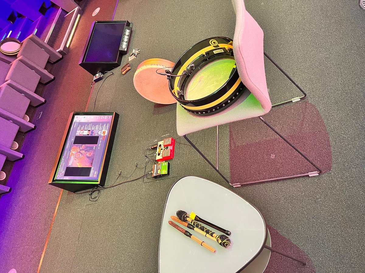 TheBodhranBuzz's tweet photo. A great morning spent in the Google European HQ in Dublin. #googlehqdublin #bodhranworkshops #learntrad #thebodhranbuzz #drummingworkshops #google https://t.co/laYtWvCRwI