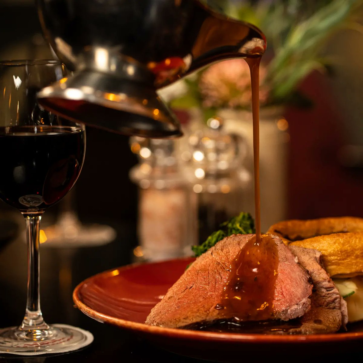 OTBLimerick's tweet photo. Sunday Lunch, it's a vibe 🥰
With these cold Winter days coming in, it's the perfect opportunity to get together with family, cosy up &amp; enjoy some fantastic food at Off The Bone.
Our all new Sunday Lunch menu is available from 12pm every Sunday. 

Call 061-487410 for bookings ❤️ https://t.co/xvle38WIUz