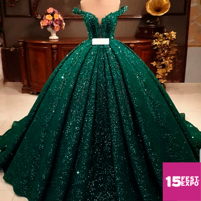 ¿Qué calificación le das a este hermoso diseño del vestido en color verde para tu gran día? 💚👸✨