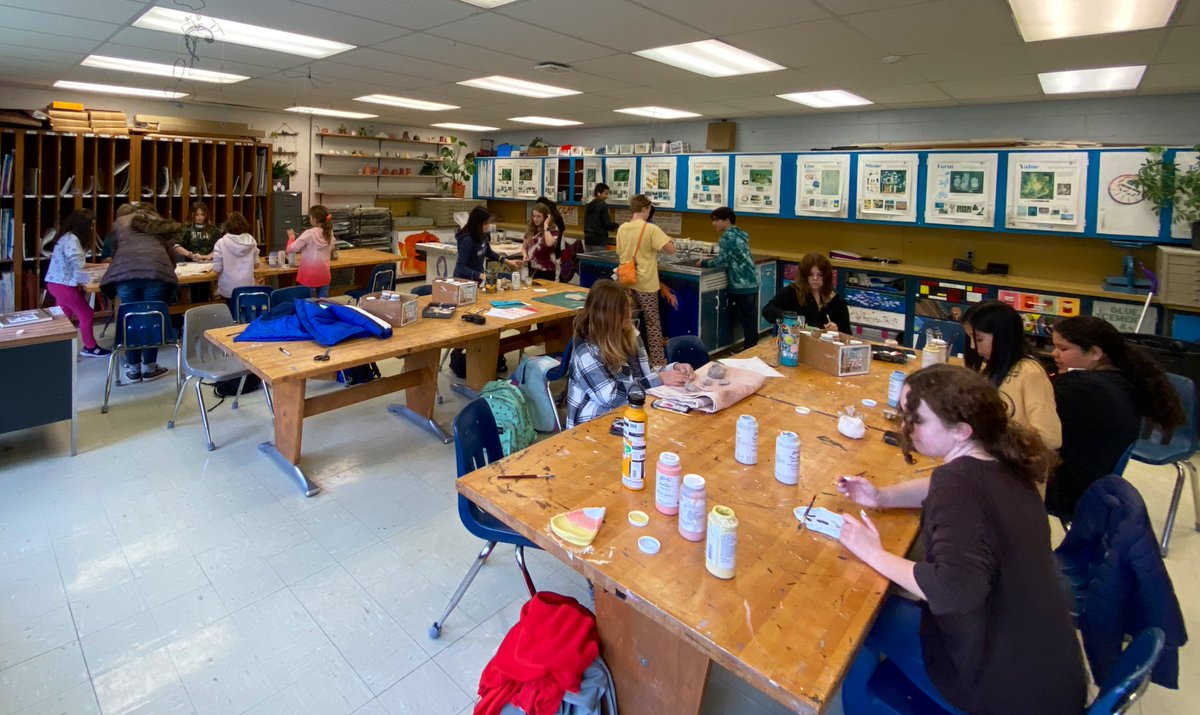 Millbrookmsart's tweet photo. Lots going on in middle school art club- clay, glazing, watercolor paint &amp; canvas acrylic paint!! @MMSBlazers #mmsart2223 https://t.co/uTxgM9x0zZ