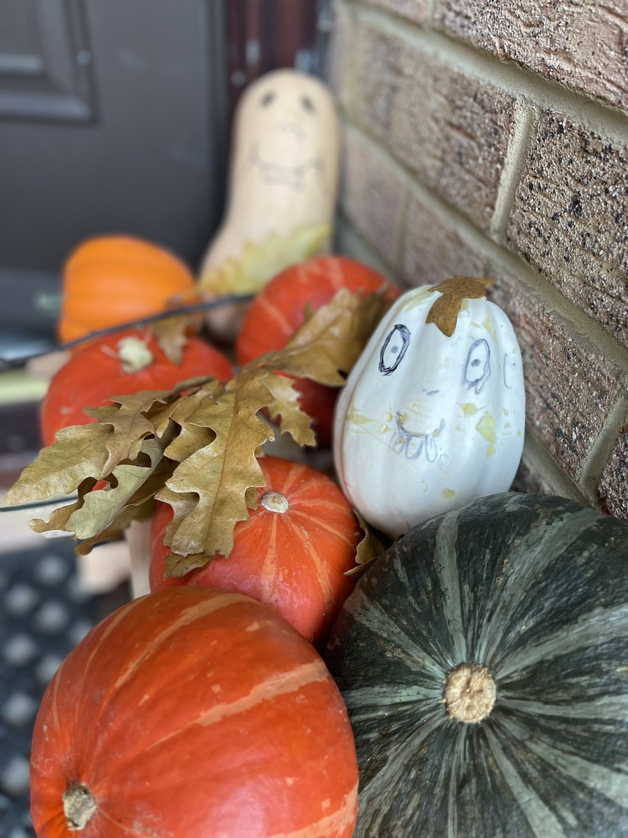 blithing2's tweet photo. Love this time of year 🍂👻😀 https://t.co/LhdsM4MgX2