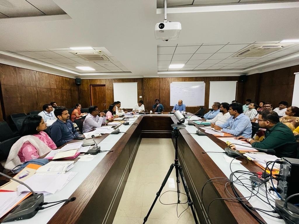 DOMGOK's tweet photo. Monthly review meeting of the District Officers of @domgok was conducted today at the Moulana Azad Bhavan at the Directorate of Minorities by the Secretary to the GoK @Captain_Mani72, and Director  @RaghavendraT198. https://t.co/2GUBq83D3M