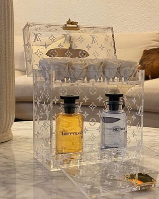 stacey_syan's tweet photo. Wooooh! 😍 Do you think it smells expensive? lol.
#LV
#Parfum https://t.co/qgd7ApUwzG