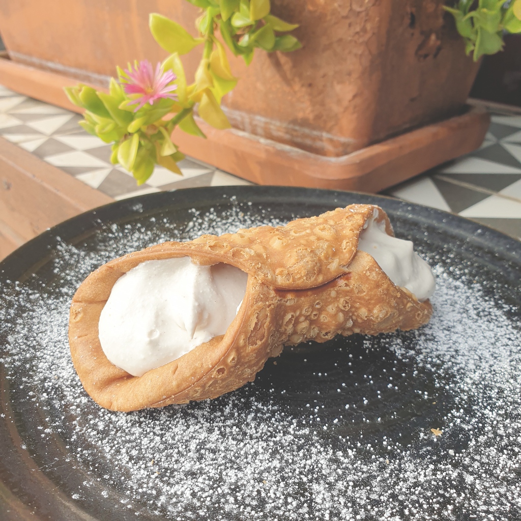 CleaTushe's tweet photo. 📷 Canolli farcit amb encenalls de xocolata
❗𝗠𝗘𝗡𝗨 𝗠𝗜𝗚𝗗𝗜𝗔 · 16,90€ o bé 𝗧𝗔𝗞𝗘 𝗔𝗪𝗔𝗬 per 11€❗
·
·
·
#restaurantes #restaurant #cleatushe #gastronomia #food #a #bares #comida #delicious #sunday #instafood #delivery #foodie https://t.co/9SGGzZHq1X