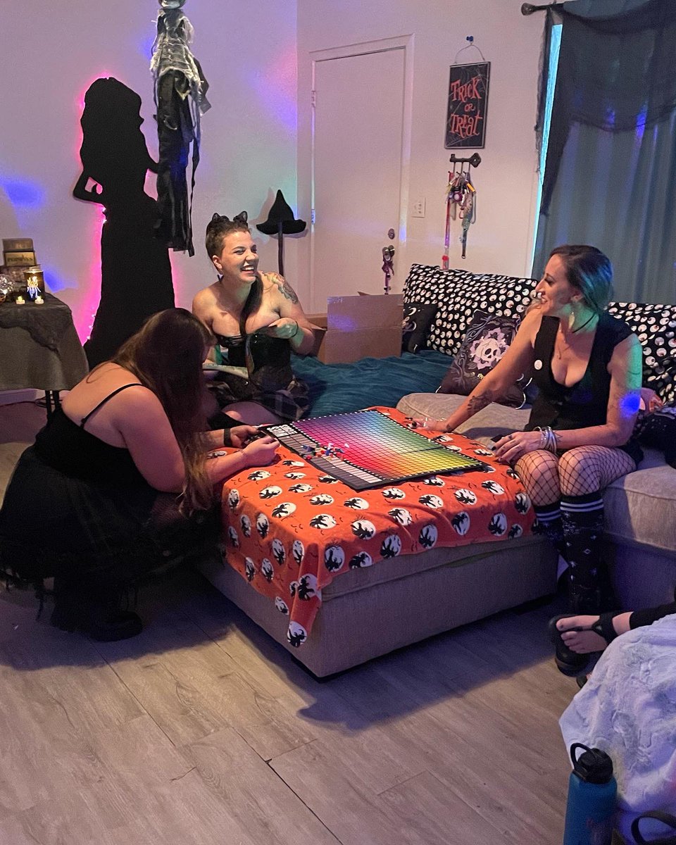AmyBaby_22's tweet photo. Hocus Pocus game night was a success! @TheOpGames came THROUGH. Thanks @Tryazon for choosing me to host, using the fun games #VENN and #HuesandCues you will love these games if you like guessing and clues. Amazing what our brains can figure out!!#tryazon #theopgames #BringTheFun https://t.co/zwhFrE5YrS