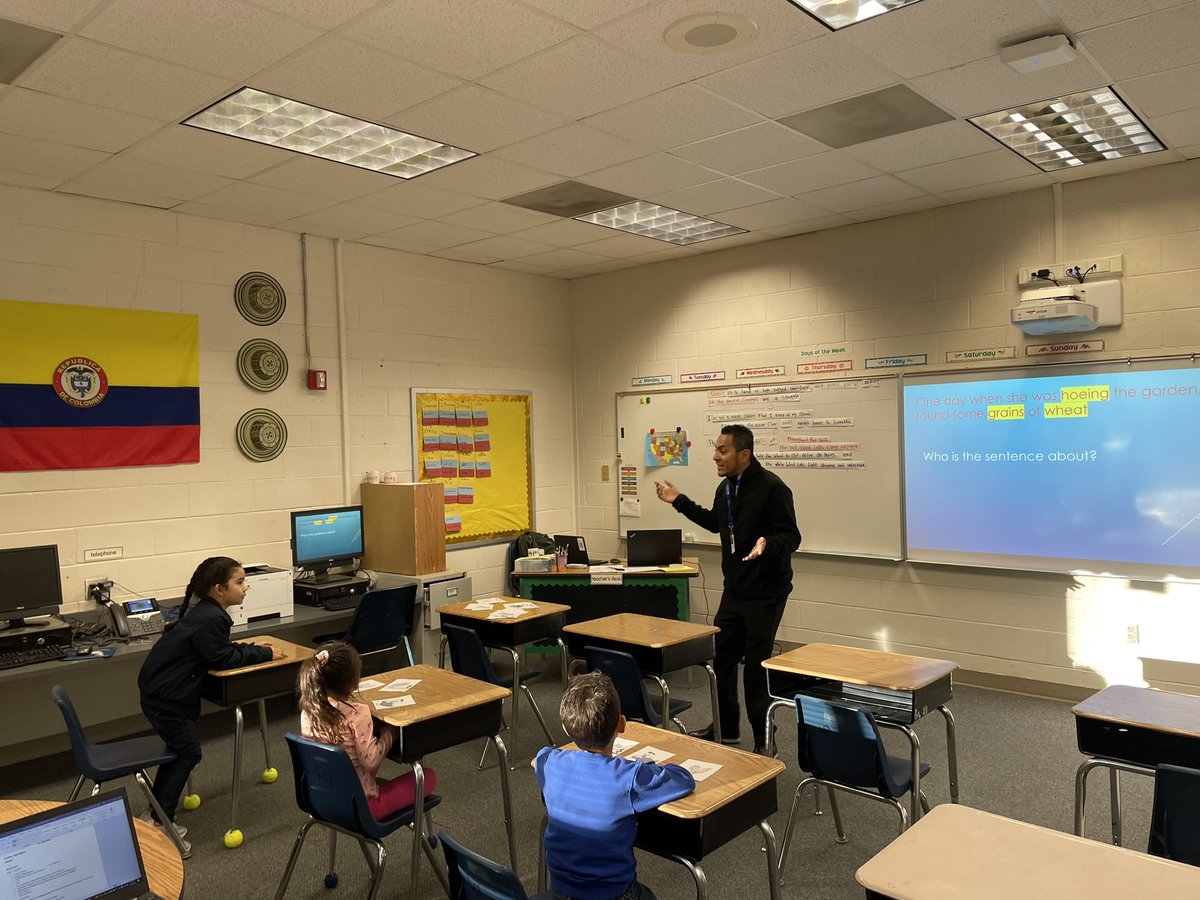 ellgcs's tweet photo. Kindergarten students actively working in Mr. Medina’s EL class. Juicy Play and Differentiated Tasks @PilotPrincipal1 @Super_GCS @taperkin https://t.co/QV360VjwWK