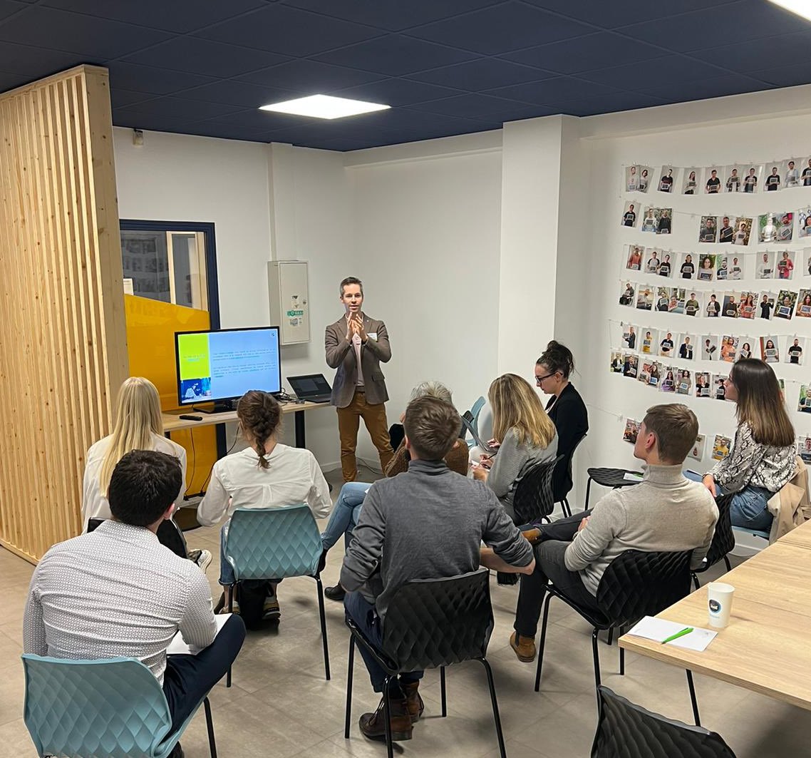 We_Forge's tweet photo. 🏎 C’est parti pour la soirée Circuit Créateurs animée par la Team @bakertillyfr x @OratioAvocats au 25 rue Lenepveu. Au programme : des ateliers sur mesure pour les entrepreneurs #Banzaiii #Friends https://t.co/Lud7fqmpLe