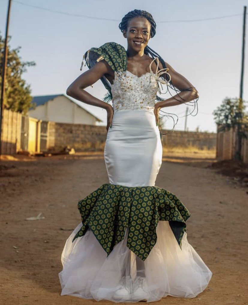 #ThrowbackThursday missTee rocking our traditional shweshwe gown #ndebelebrides #indwangubyumthobie #RoilBAA6 #awardnominee