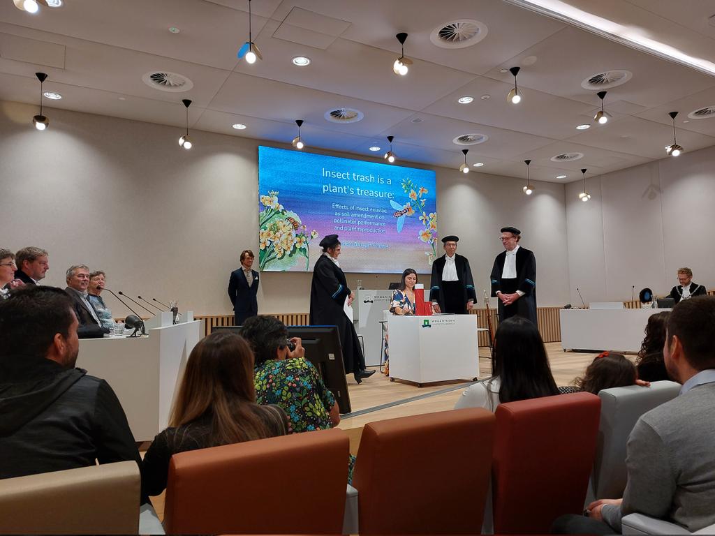 Great to be present last week at the PhD defence of Dr. <a href="/Ktbarragan/">Katherine Barragán</a>. Great defence and great to see lots of old colleagues again @DickeMarcel @daan_mertens <a href="/AlessiaVitiel10/">Alessia Vitiello</a> @KayMoisan <a href="/Karol_BarraFon/">Karol Barragán🍃</a> <a href="/PKarssemeijer/">Peter Karssemeijer</a> <a href="/Anopheline/">Jᴇʀᴏᴇɴ Sᴘɪᴛᴢᴇɴ</a>