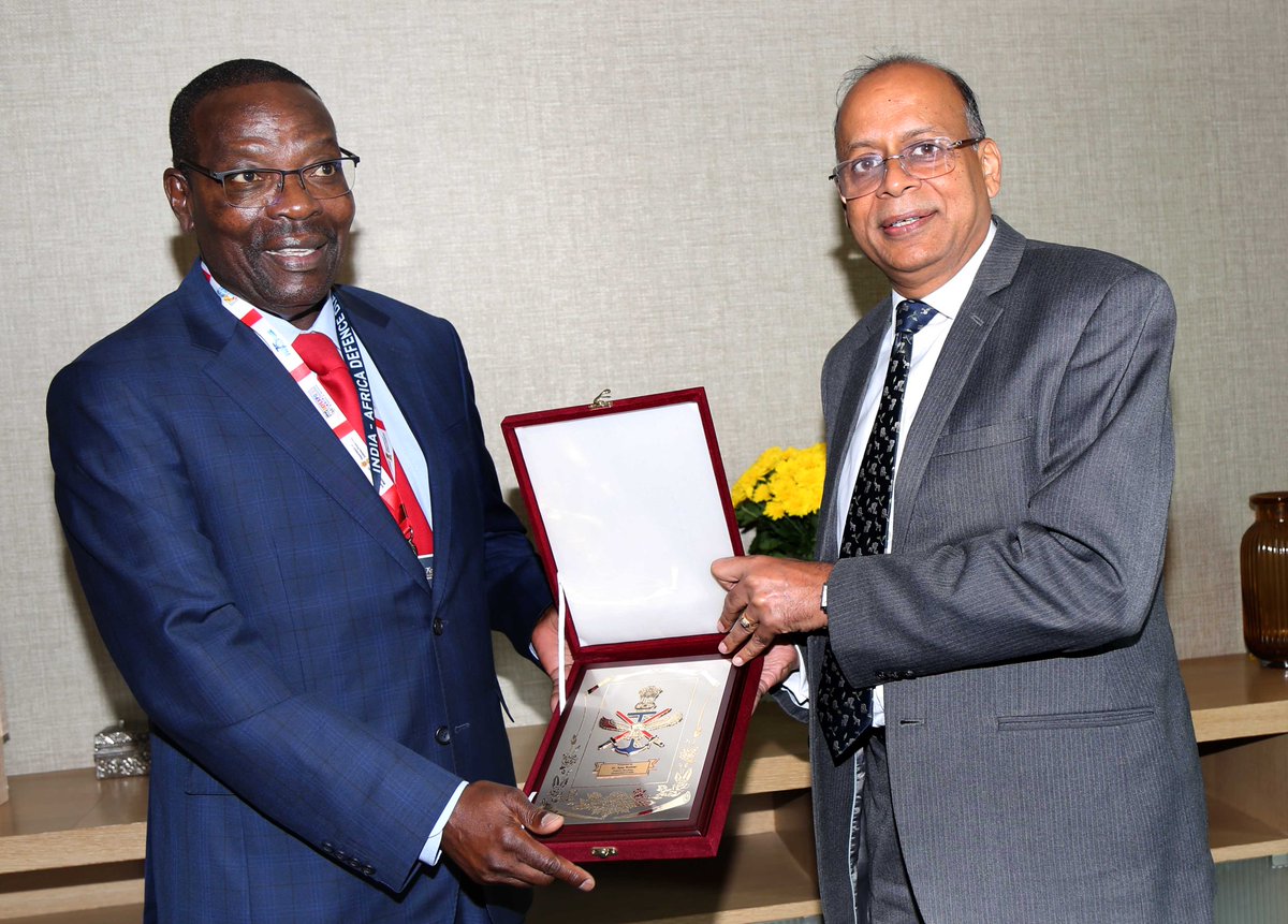 SpokespersonMoD's tweet image. Def Secy Dr @drajaykumar_ias held bilateral meetings w/ delegations from Zimbabwe &amp;amp; Maldives on the sidelines of #DefExpo2022 in Gandhinagar, Gujarat today. Ways to strengthen defence cooperation with the two countries were discussed in the two meetings
pib.gov.in/PressReleasePa…