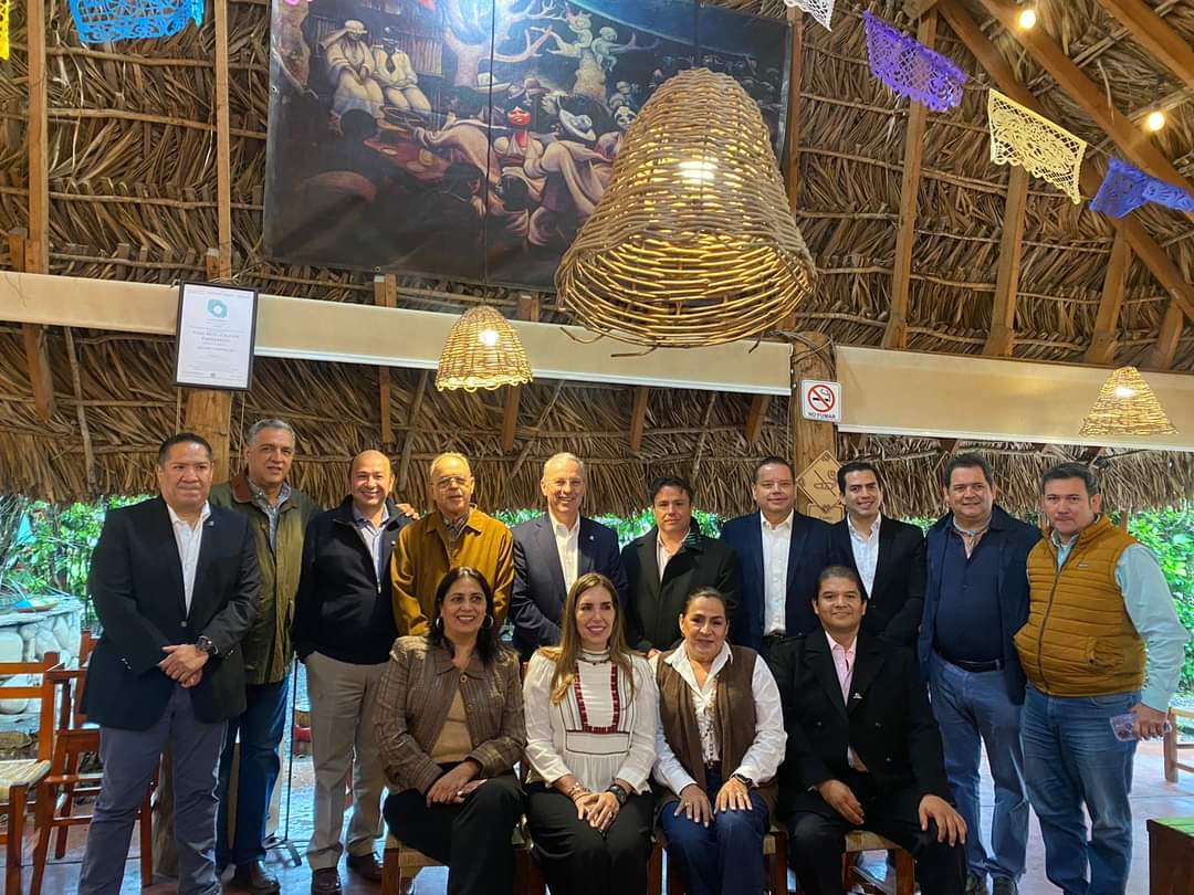 Coparmex_PR's tweet photo. Tuvimos un acercamiento con nuestro Presidente Nacional @Coparmex , con el fin de compartir opiniones respecto a la situación actual de nuestra región del Norte del Estado. https://t.co/uS9dRFIfmF