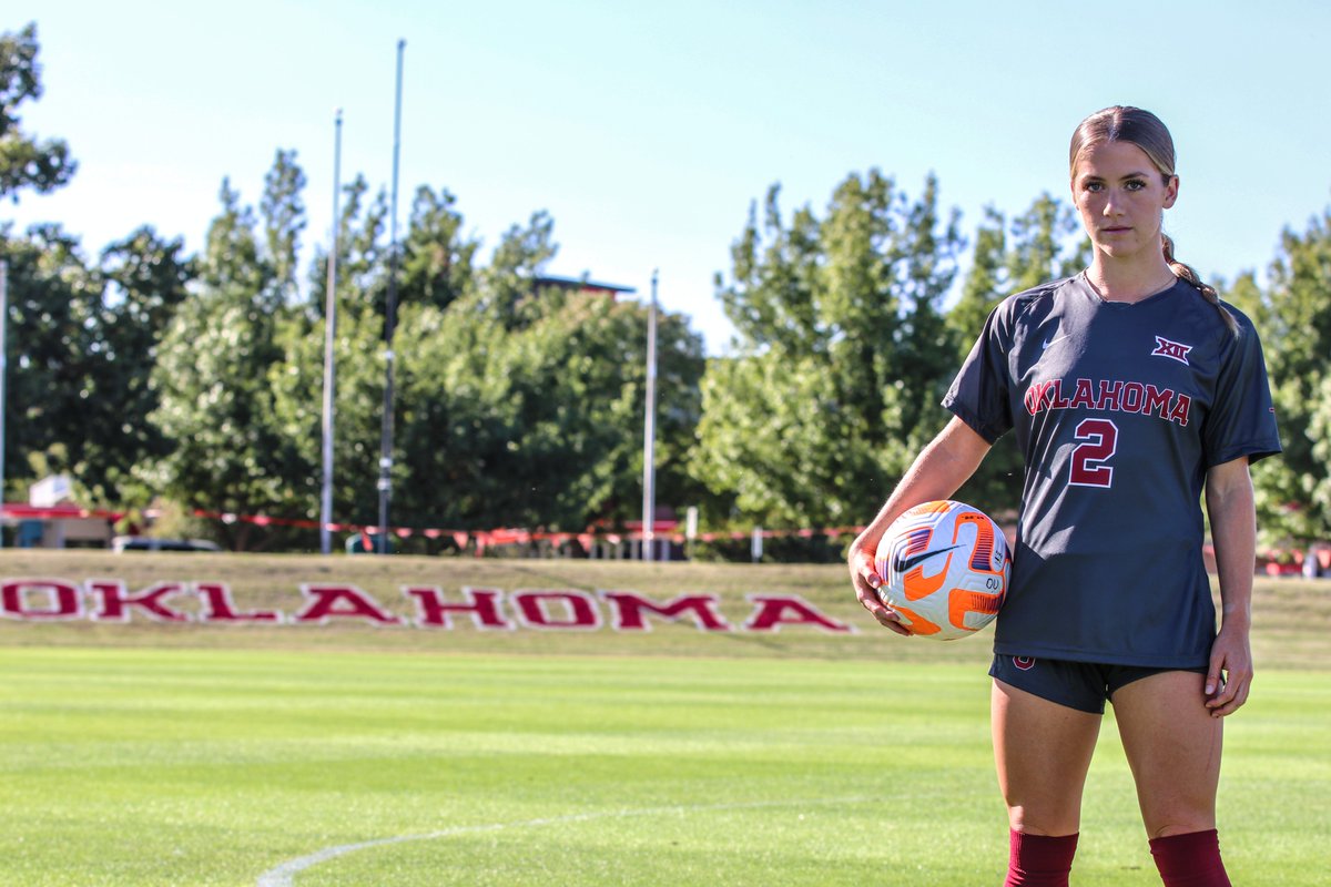 OU_WSoccer's tweet photo. Tonight. United as 𝗢𝗻𝗲. 

#TogetherAsOne | #BoomerSooner☝️⚽ https://t.co/t3ufQ6D4KO
