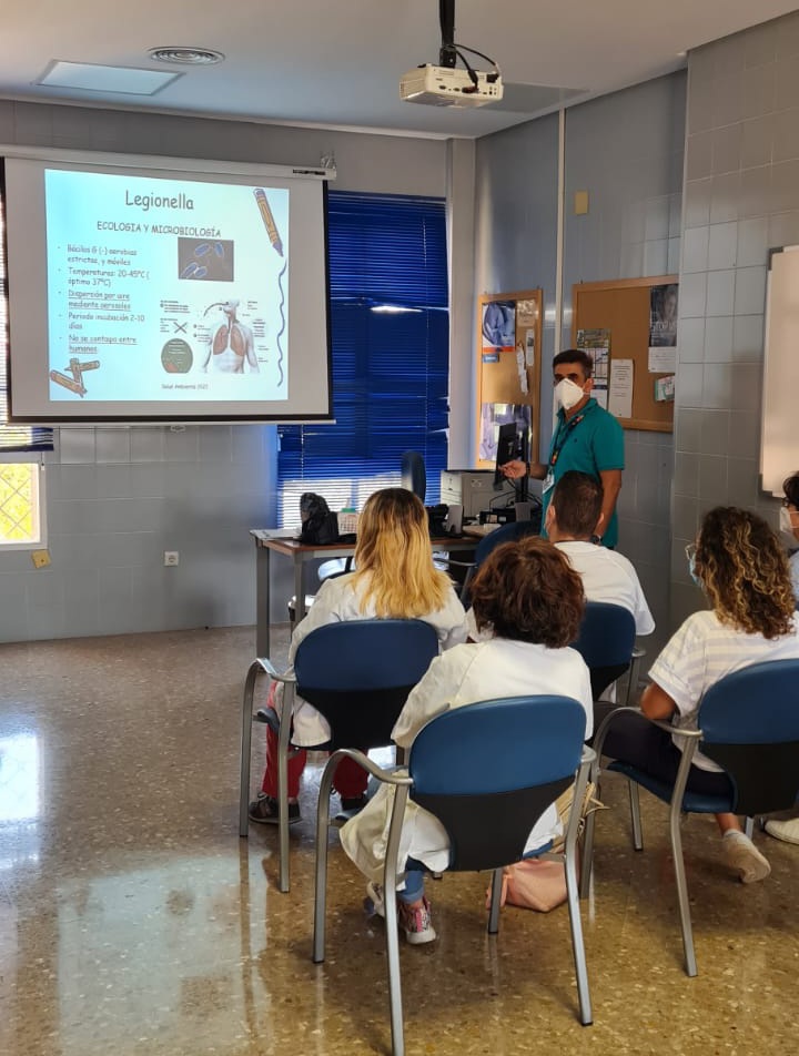 delatorrepaco's tweet photo. Finalizamos la semana con @EnriqueCobaleda las sesiones clínicas de salud ambiental de @SaludAPMalaga el
 martes  en @CSPuertoTorre,  el miércoles en C.S. Estación Cartama y hoy jueves @ugclaroca. Increíble el interés y la participación de  sus profesionales. https://t.co/8PyD4nOSRy