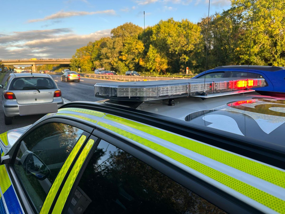 SurreyRoadCops's tweet photo. Driver stopped on M3 by the #VanguardRST as he was hogging the middle lane and causing unnecessary congestion.
#KeepLeftUnlessOvertaking https://t.co/WtWePMbN2G