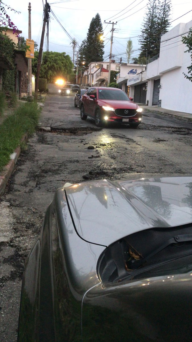 Clossy07's tweet photo. @GobiernoMorelos @LineaCaliente @cuauhtemocb10 @DiariodeMorelos la Col Maravillas necesita ayuda, los baches se han convertido en socavones, llegar a las casas es una aventura que casi imposible, las calles Ocotepec, Aurora, Zamora, Piamonte, Cataluña, necesitamos ayuda!! 🙏🏽🙏🏽 https://t.co/W6Cevwt22I