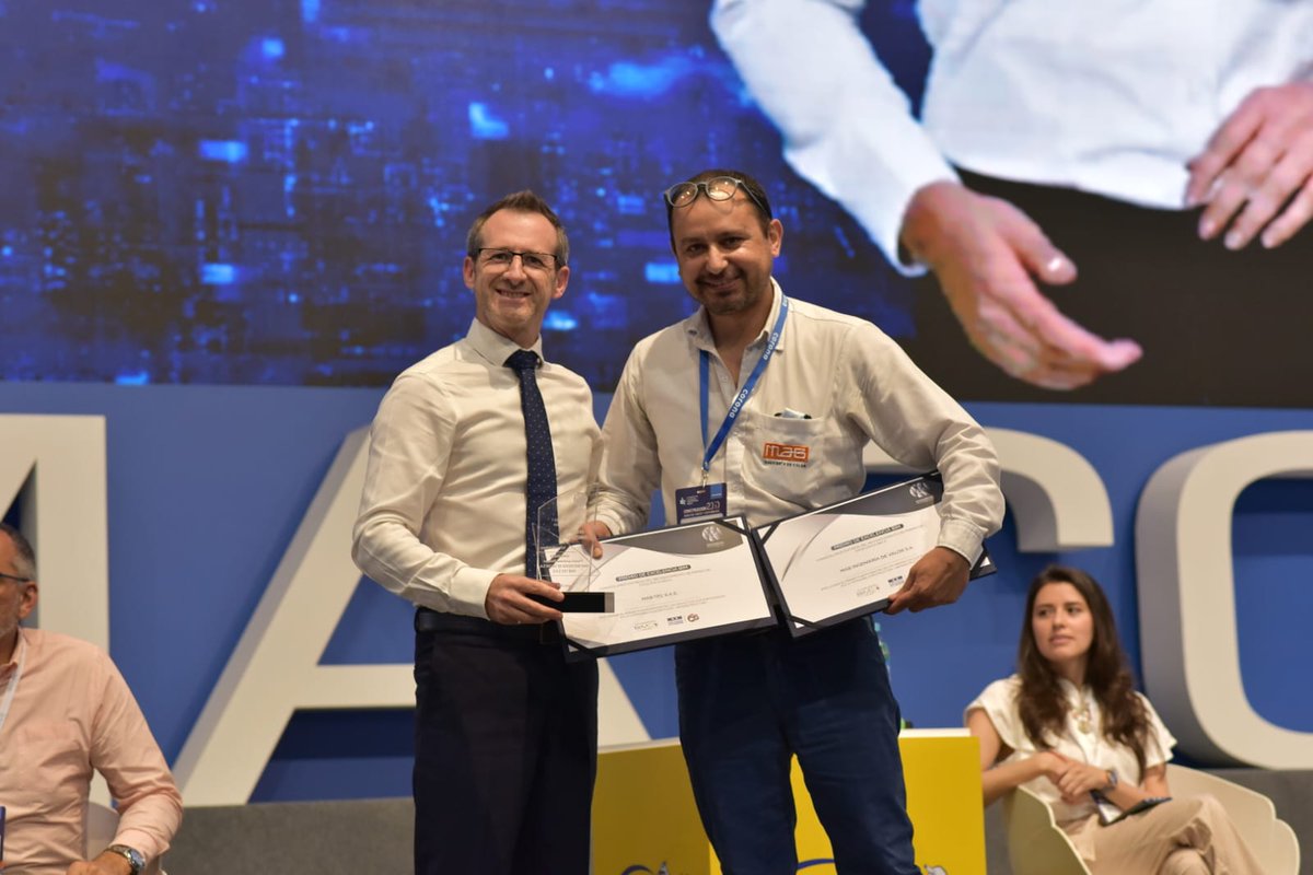 CamacolColombia's tweet photo. Alejandro Sepúlveda, gestor en metodología BIM de MAB Ingeniería de valor y MABTEC Tecnología de valor, recibe el #PremiosBIM como ganador en la categoría construcción - infraestructura con el proyecto Puente peatonal Meissen ¡Felicidades! https://t.co/NCz1yLkYz9