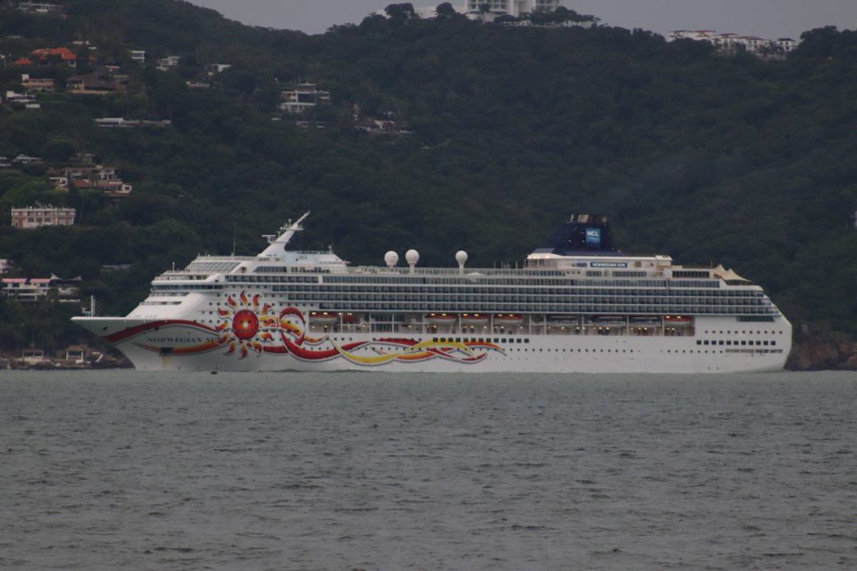Con el arribo del crucero Norwegian Sun a #Acapulco damos inicio a la temporada de cruceros octubre 2022-mayo 2023.

Recibimos con los brazos abiertos a mil 248 pasajeros y 936 tripulantes, quienes disfrutarán de los atractivos del #HogarDelSol.

¡#Guerrero es su casa!