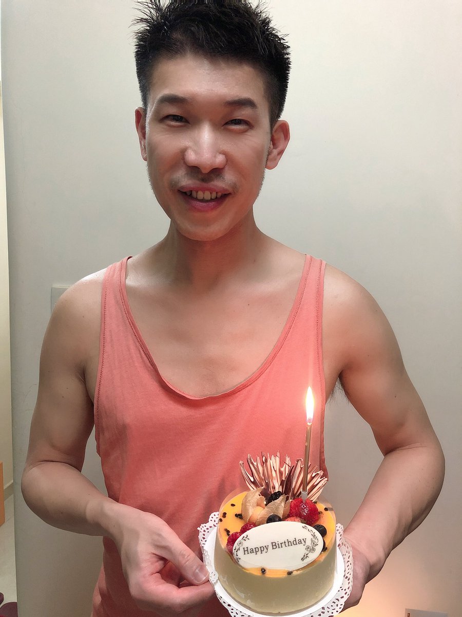 GarryLi1019's tweet photo. Happy birthday to me🎂🎂 https://t.co/kJe1wZ0roe