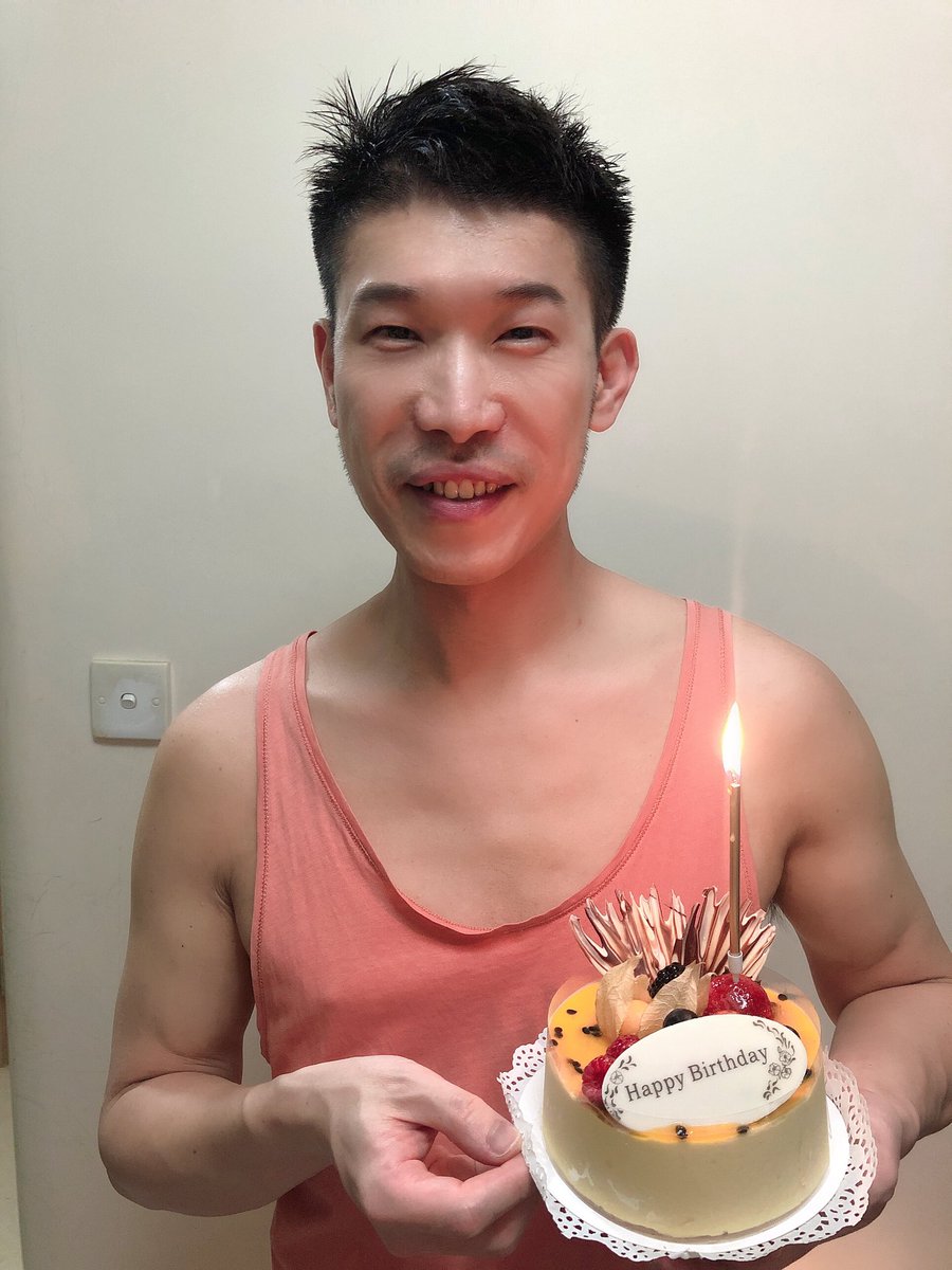 GarryLi1019's tweet photo. Happy birthday to me🎂🎂 https://t.co/kJe1wZ0roe