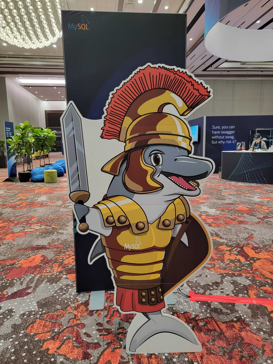 OracleDevs's tweet photo. There's still time to swing by #DevNucleus before #CloudWorld ends! Don't miss your chance to:
β
Play retro arcade games
β
Win a prize in our @MySQL claw game
β
Stack up your block tower
β
Take a selfie with Sakila https://t.co/ezWtrhZsUn
