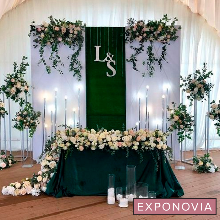 EXPONOVIA's tweet photo. ¿Qué te parece esta decoración para la mesa de novios en tu gran día? 👰‍♀️🤵‍♂️💚✨ https://t.co/EoNhXyy6MS