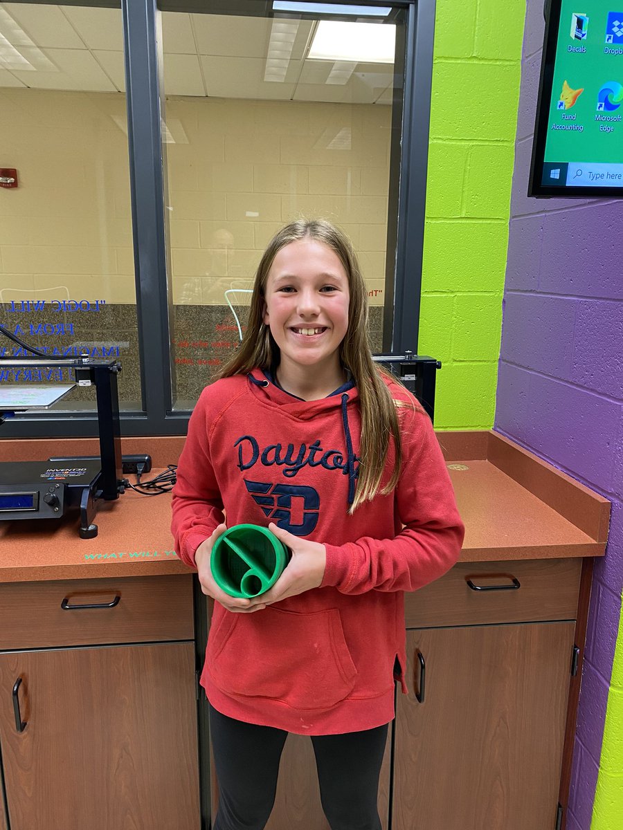 TechEdSFHS's tweet photo. 6th grader Caroline showing off her impressive 3D design. It took 21 hours and 28 minutes for her custom pencil/desk organizer to print. That is the longest student print in @SFMSLions history! https://t.co/7SogoqmfzH