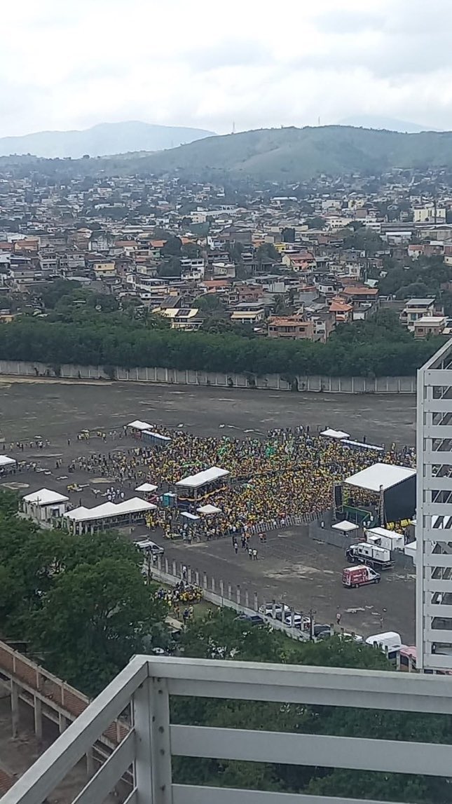 stopgley's tweet photo. bolsonaro em são gonçalo | lula em são gonçalo https://t.co/5Sd3IqEwru