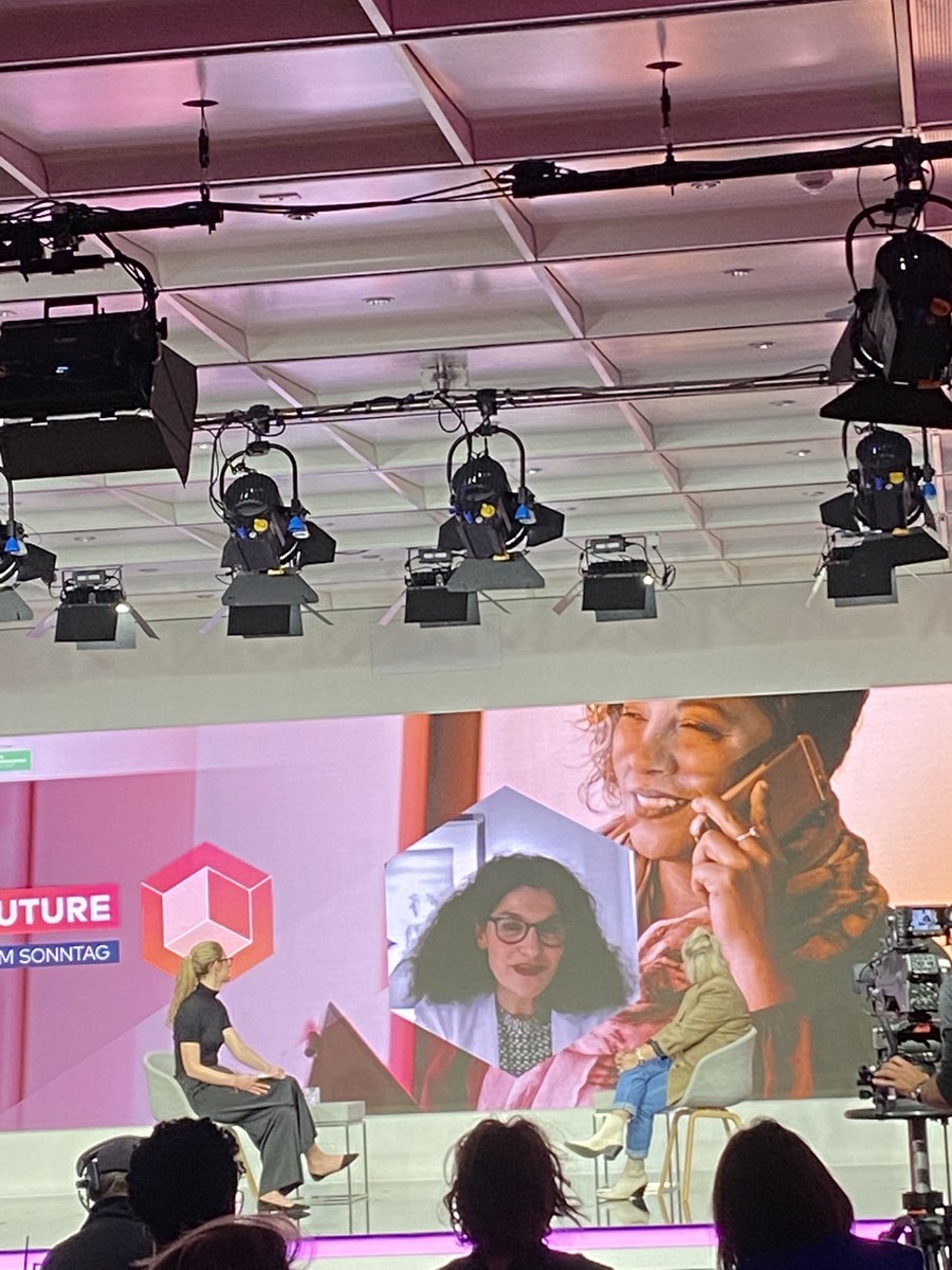 Starke Frauen und Stimme heute bei der #BetterFuture Konferenz der <a href="/WELTAMSONNTAG/">WELT AM SONNTAG</a> 
Wie bauen Frauen ihre eigene Marke auf? Darüber und auch über Ihren Abschied bei #Douglas sprach  <a href="/TMuellerDouglas/">Tina Mueller</a>