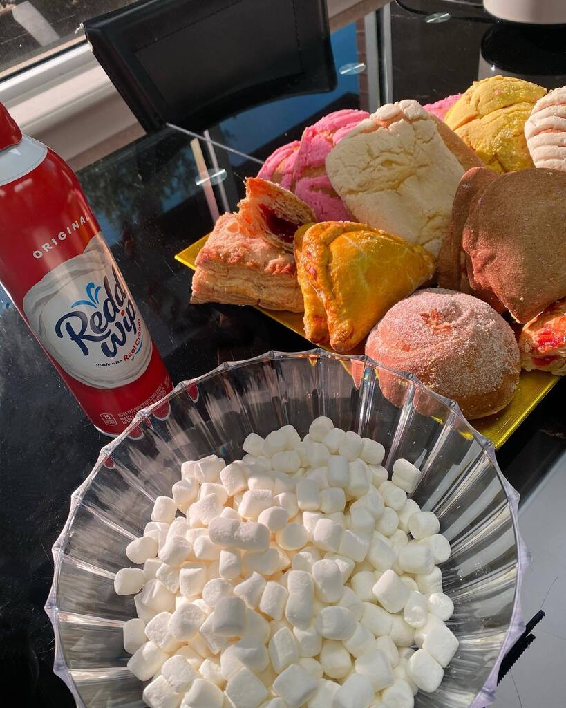 VillalonCallis's tweet photo. Keep calm and get your hot chocolate on☕️ 
-Villalon Callis Pediatric Dentistry 
.
.
.
#keepcalm #hotchocolate #villaloncallispediatricdentistry #abuelitahotchocolate #sweetbread #pandulce #explore #explorepage https://t.co/klstX6NBGJ