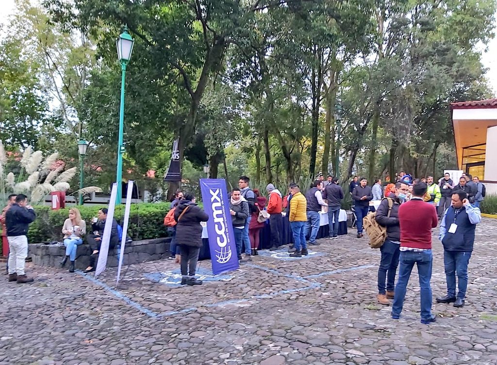 soyccmx's tweet photo. En el segundo día del 4to. Encuentro de Transformación Esbelta, los empresarios se preparan para las visitas a plantas de @BimboMx, @EvenfloMexico, #bocar, #Fritec y @Siemens_Mexico para conocer y aprender las mejores prácticas y aplicarlas en su organización. https://t.co/m8KHbI6zQ2