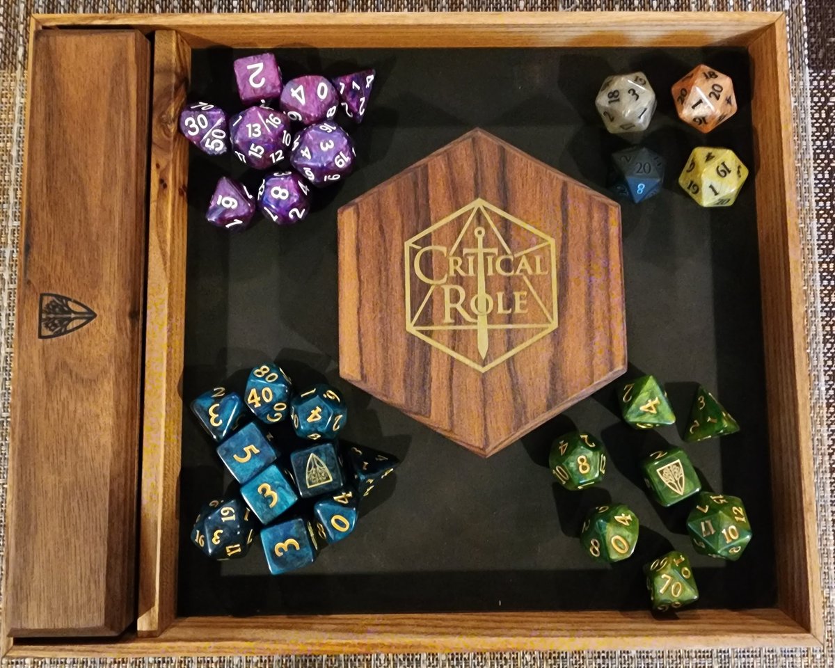 zekeronenine's tweet photo. Ready to roll!
@WyrmwoodGaming @CriticalRole
#EasternElm #BolivianRosewood #BlackWalnut #WyrmwoodGaming #DiceVault #TabletopTray #Obsidian #Undertow #Verdant #WeightedDice https://t.co/rg5wU0EykY