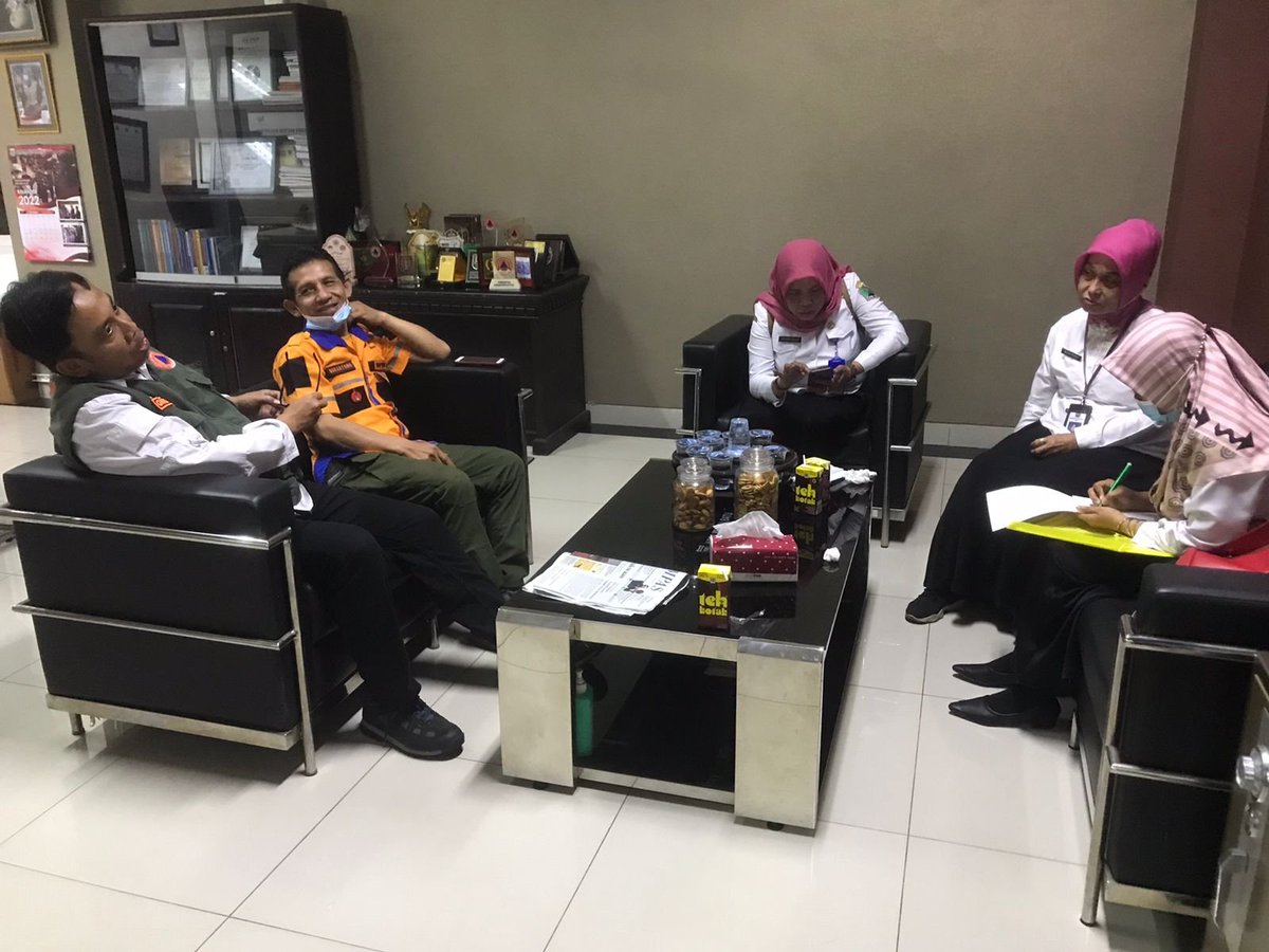 bpbd_malangkota's tweet photo. Bidang Kedaruratan dan Logistik (KL) dan Rehabilitasi dan Rekonstruksi (RR) melakukan koordinasi dan studi banding terkait Perwal untuk bidang KL dan RR di BPBD Kota Batu.
#infogiat #rakor #perwal #bpbdbatu https://t.co/sqlEHiNgvm