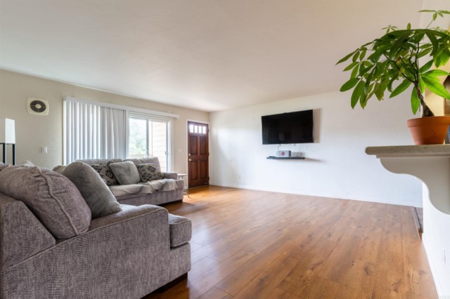 eLoanRealty's tweet photo. HOUSE FOR SALE 🏠 ❗️ ❗️ ❗️
Come enjoy this 3 bedroom condo located to an easy 805 freeway access. Excellent for the family or INVESTOR. Enjoy the grassy park like area just outside the doorway on the side of this home. 
Location: Chula Vista, CA 91910
Listing Price: $545,000 https://t.co/1HIh1es9i4