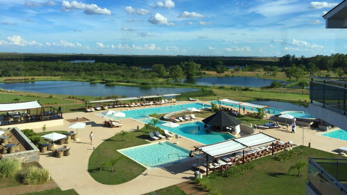 ESCAPADA AL ALL INCLUSIVE TERMAL URUGUAYO 🇺🇾 - Vivir una estadía completa a puro relax, recreación y servicio all inclusive a pocas horas del Obelisco es posible en Altos del Arapey. mailchi.mp/41b818ca879b/e…