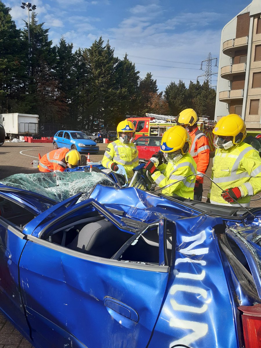 HIWFRS_LandD's tweet photo. This week our Trainees are completing their #RTC Training #SpaceCreation #WeDontNeedToCutTheRoofOff https://t.co/PU9C6Ksmjh