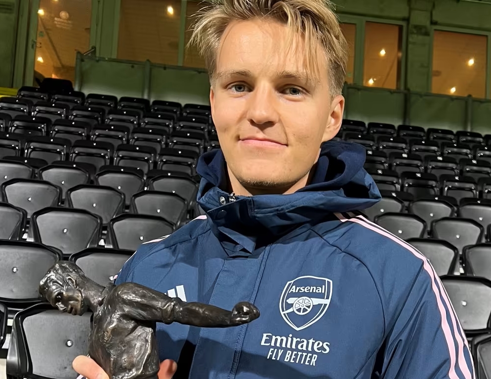 NorFooty's tweet photo. Official: Martin Ødegaard won the Kniksen's Honour Award. It's given to a player or team who have made a great contribution to norwegian football over the last year. It's the most prestigious award to win in Norway. 

Congratulations, Martin! 👏 https://t.co/BAnba3xTwP
