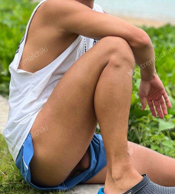 My everyday and favourite look like this #gay #outdoor #public #shorts #dickflash #balls

What small