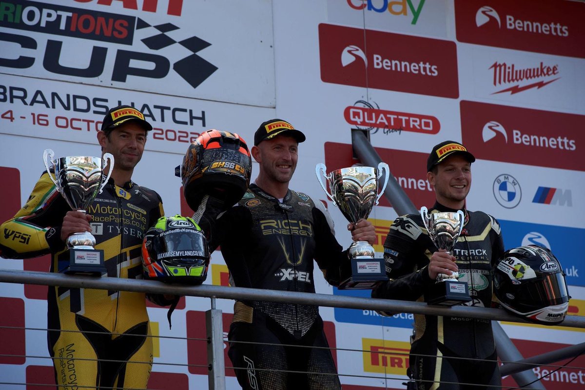 Another couple of podiums to end a great season - falling in love with going round in circles on a motorbike again 🥰 

<a href="/TysersSport/">TysersSports</a> 
@MotorcycleRaceParts 
<a href="/SpiderRearsets/">SpiderRearsets</a>   <a href="/PSiHubik/">PSí HUBÍK</a>  <a href="/MotoRapidoBSB/">Moto Rapido Racing</a> 

Race report &amp; full gallery online here >>> 
motorcycleraceparts.co.uk/news/2022/10/m…