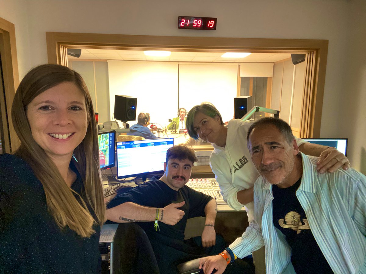 Una Periodista en Zapatillas (@samantachocron) on Twitter photo #UnaPeriodistaEnZapatillasRadio Por <a href="/CAPITALRADIOB/">CAPITAL RADIO</a>
Programa 7 - Temporada II - Lunes 17/10 lnkd.in/dRK_NzHy
En formato #Podcast ⤵️
🎙<a href="/SpotifySpain/">Spotify Spain</a> lnkd.in/dqD--A-m
🎙<a href="/ApplePodcasts/">Apple Podcasts</a> lnkd.in/dCbGK857
También en <a href="/ivoox/">iVoox</a> y #GooglePodcast #UnaPeriodistaEnZapatillasRadio Por <a href="/CAPITALRADIOB/">CAPITAL RADIO</a>
Programa 7 - Temporada II - Lunes 17/10 lnkd.in/dRK_NzHy
En formato #Podcast ⤵️
🎙<a href="/SpotifySpain/">Spotify Spain</a> lnkd.in/dqD--A-m
🎙<a href="/ApplePodcasts/">Apple Podcasts</a> lnkd.in/dCbGK857
También en <a href="/ivoox/">iVoox</a> y #GooglePodcast