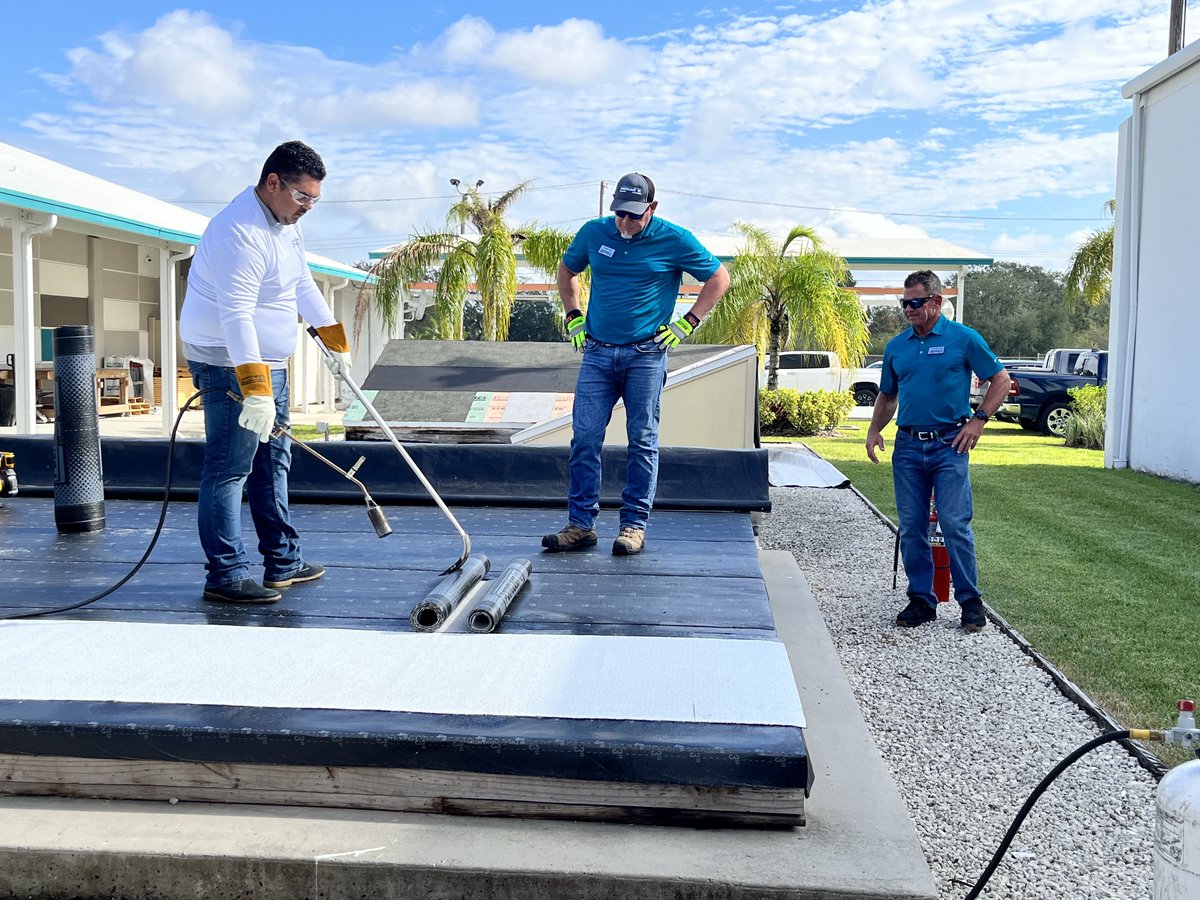 PolyglassUSA's tweet photo. Specialize in offering your customers even more durable and performing #roofing projects.
We concluded yesterday at our Winter Haven plant in Florida, Intro to #Polyglass course.
More infoโก๏ธ https://t.co/2npo67Aex0
#polyschool https://t.co/t7xODvwsOm