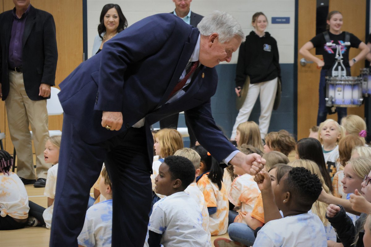 Chapel Lakes Elementary welcomed @GovParsonMO to celebrate CLE’s 2022 #NationalBlueRibbon award. Congratulations Chapel Lakes and thank you to all of the special visitors who came to celebrate this outstanding accomplishment. #WeAreBSSD @MOEducation @bssjaguars