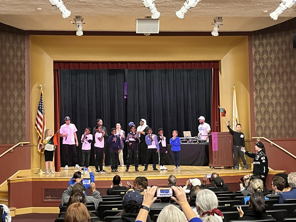 Great to join RI Afterschool Network & @liveunitedri for the 23rd Annual #LightsOnAfterschool Celebration. Thank you for the incredible work you do for Rhode Islanders. These programs help students learn beyond the classroom, develop key skills, and discover their passions.