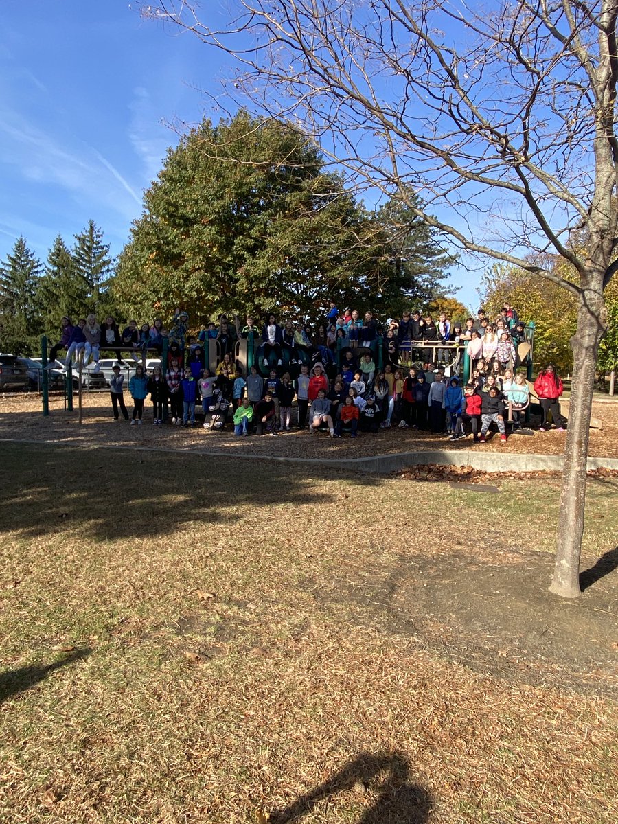 mrs_poff's tweet photo. 5th grade photo ❤️ #scedcsd #bettertogether @sceDCSD https://t.co/C8k3InQv2A