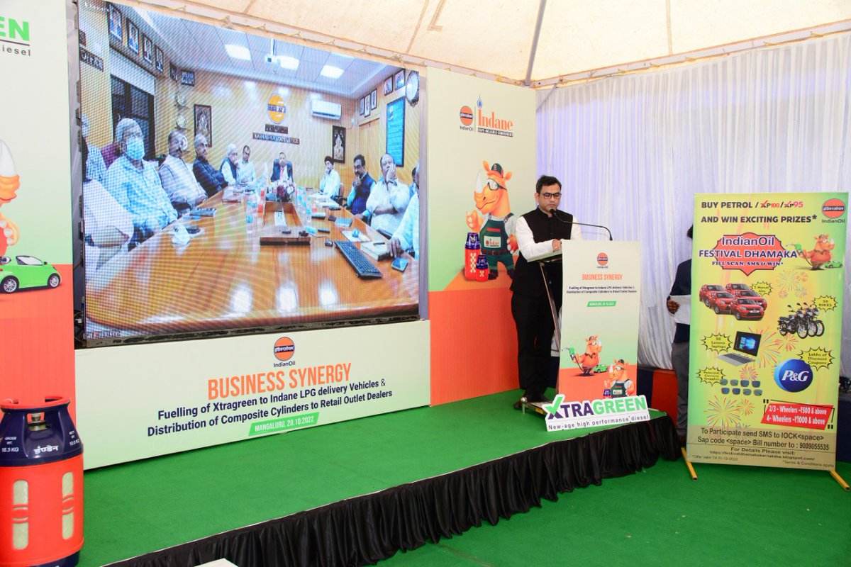 To further promote #GreenFuels  Business Synergy was organised in Mangalore where Indane LPG vehicles fuelled with Xtragreen - New Age High Performance Diesel and composite cylinders connections issued to retail outlet dealers.@DirMktg_iocl @IndianOilcl @karnataka_ioc @AkhauriEd