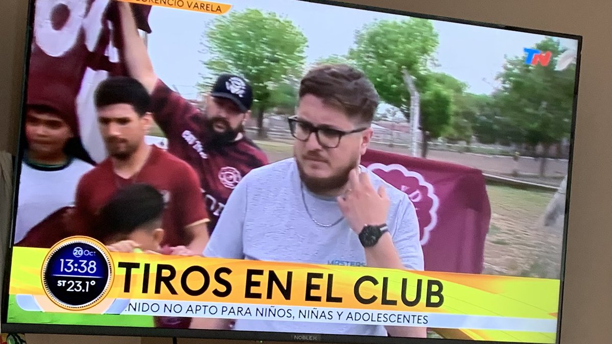 DEPORTEPeronis's tweet photo. Con los CLUBES NO!!! @Kicillofok ! @Andreswatsonok intendente de Florencio Varela qué pasa con el Club ! #ClubJunior #UnaCausaQueDebemosDefender #FrenteDelDeporte @drjavierlovera @MarcosCianni @MatiasLammens https://t.co/pHYmJd1YO6