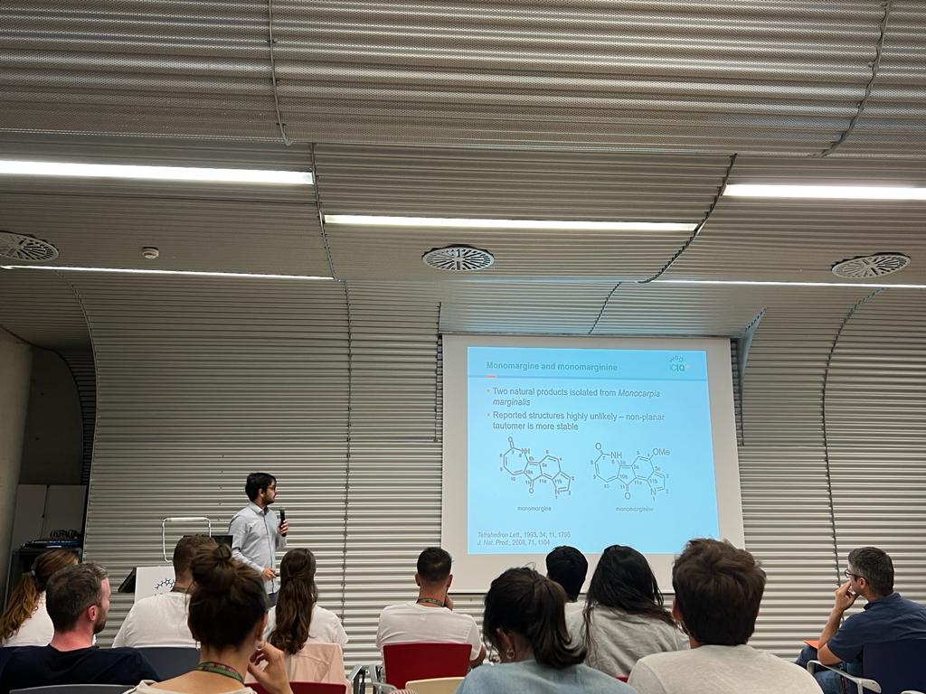 Echavarren_Lab's tweet photo. 📸Today @arroyobondia @EduGp97 @ahperez_chemist @Echavarren_Lab have presented their results @IciqPhDday 👏🧪⚗️🥽🎊😊 well done!! #chemistry #research https://t.co/9JHorWMtsd