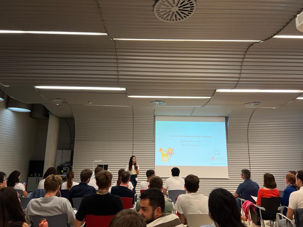 Echavarren_Lab's tweet photo. 📸Today @arroyobondia @EduGp97 @ahperez_chemist @Echavarren_Lab have presented their results @IciqPhDday 👏🧪⚗️🥽🎊😊 well done!! #chemistry #research https://t.co/9JHorWMtsd