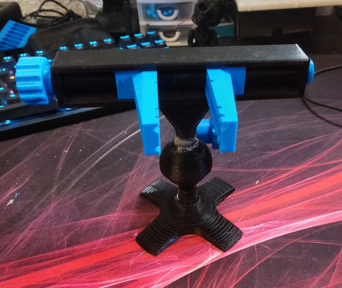 Engine_IO's tweet photo. Finally it's done! A pcb vise fully #3Dprinted ! https://t.co/O7ZeIPNh9W