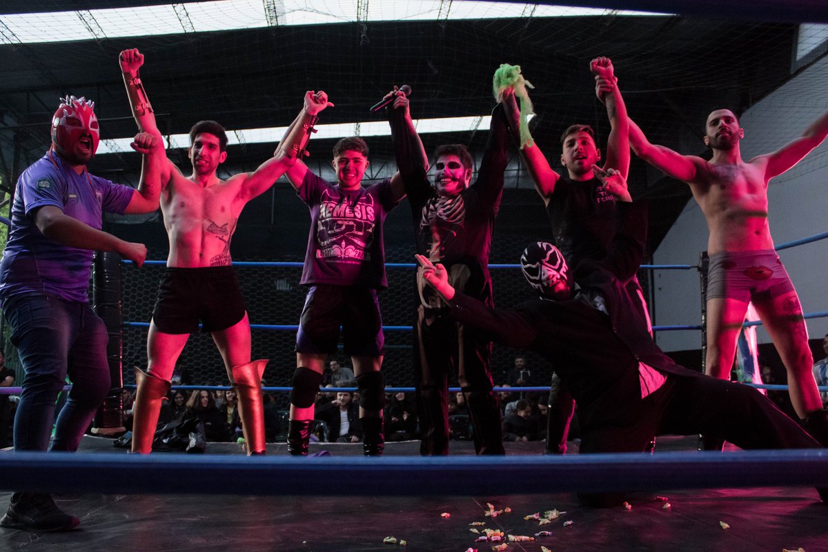 Durante el intermedio <a href="/RolonWrestler/">Francisco Rolon</a>, @LxDiamante y <a href="/Terry_PW/">Terry.B</a> fueron atacados por <a href="/_Gaspar_TW/">Gaspar Ramos</a>, Striker, <a href="/J_Master_/">Pibe Jota</a>, <a href="/RazorRangos/">Razor</a>, @ALEX_LUCHA_CA y Amelia. Luego <a href="/ChuckDixonPW/">La Noche 🔪</a>, @RealSlovak y <a href="/JohnnyFoxPw/">Jonathan González</a> los rescataron, harto de esto, Rolon retó a todos a una lucha cinco vs cinco.